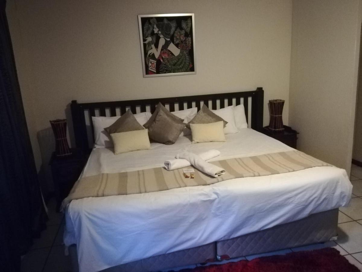 Sun Deck Lodge Hartbeespoort Exterior photo