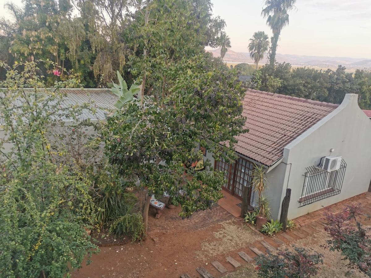 Sun Deck Lodge Hartbeespoort Exterior photo