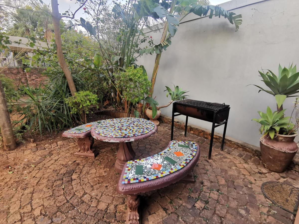 Sun Deck Lodge Hartbeespoort Exterior photo