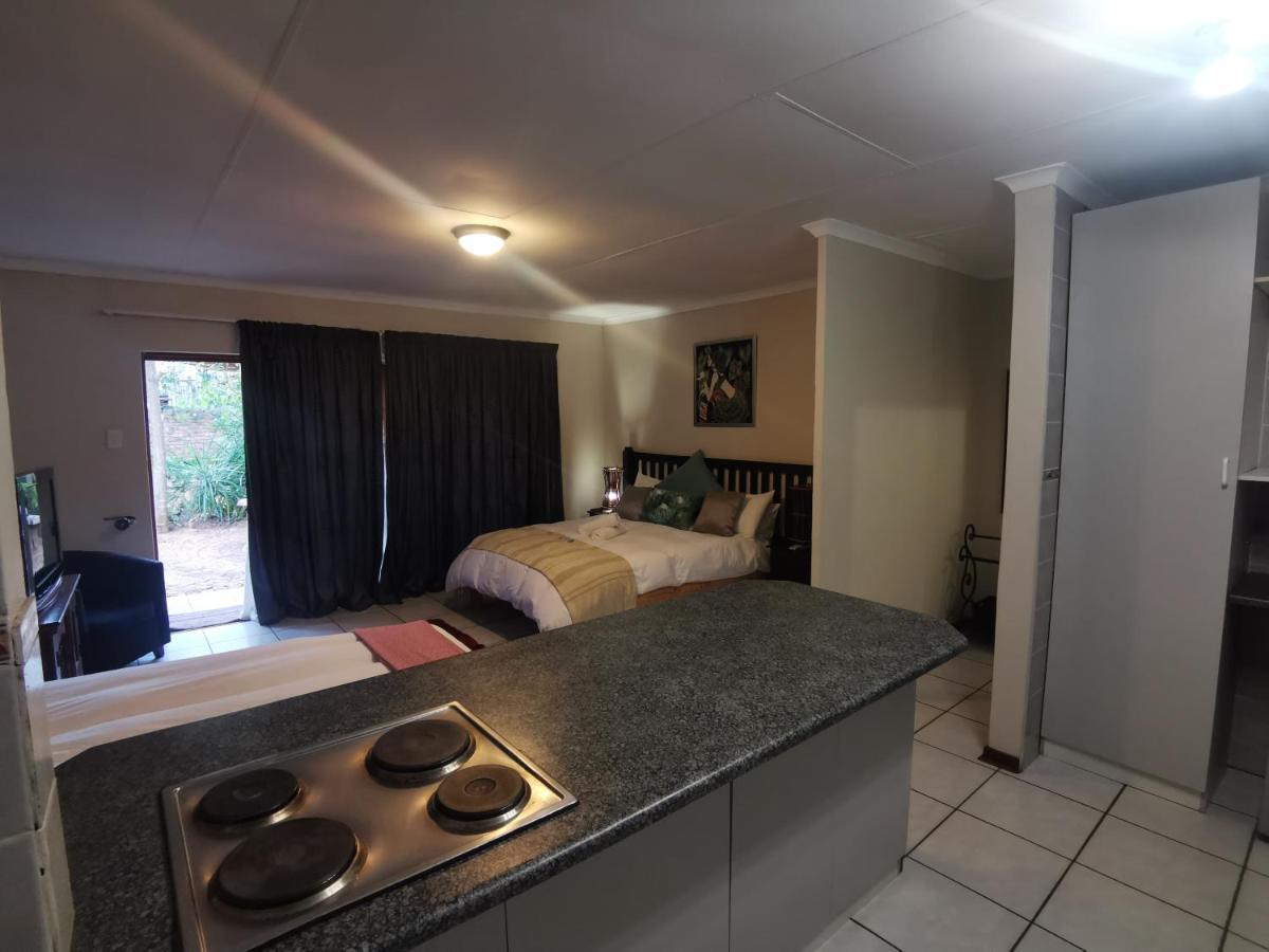 Sun Deck Lodge Hartbeespoort Exterior photo