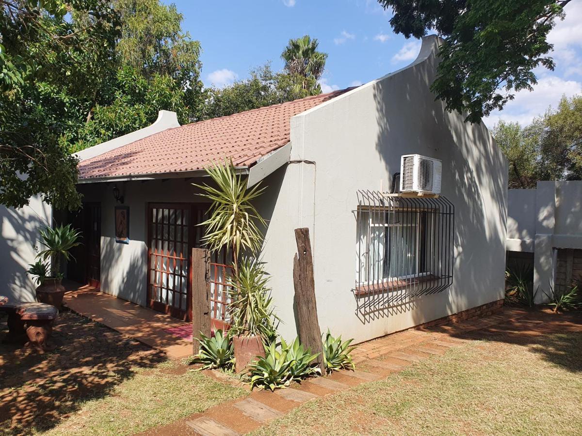 Sun Deck Lodge Hartbeespoort Exterior photo