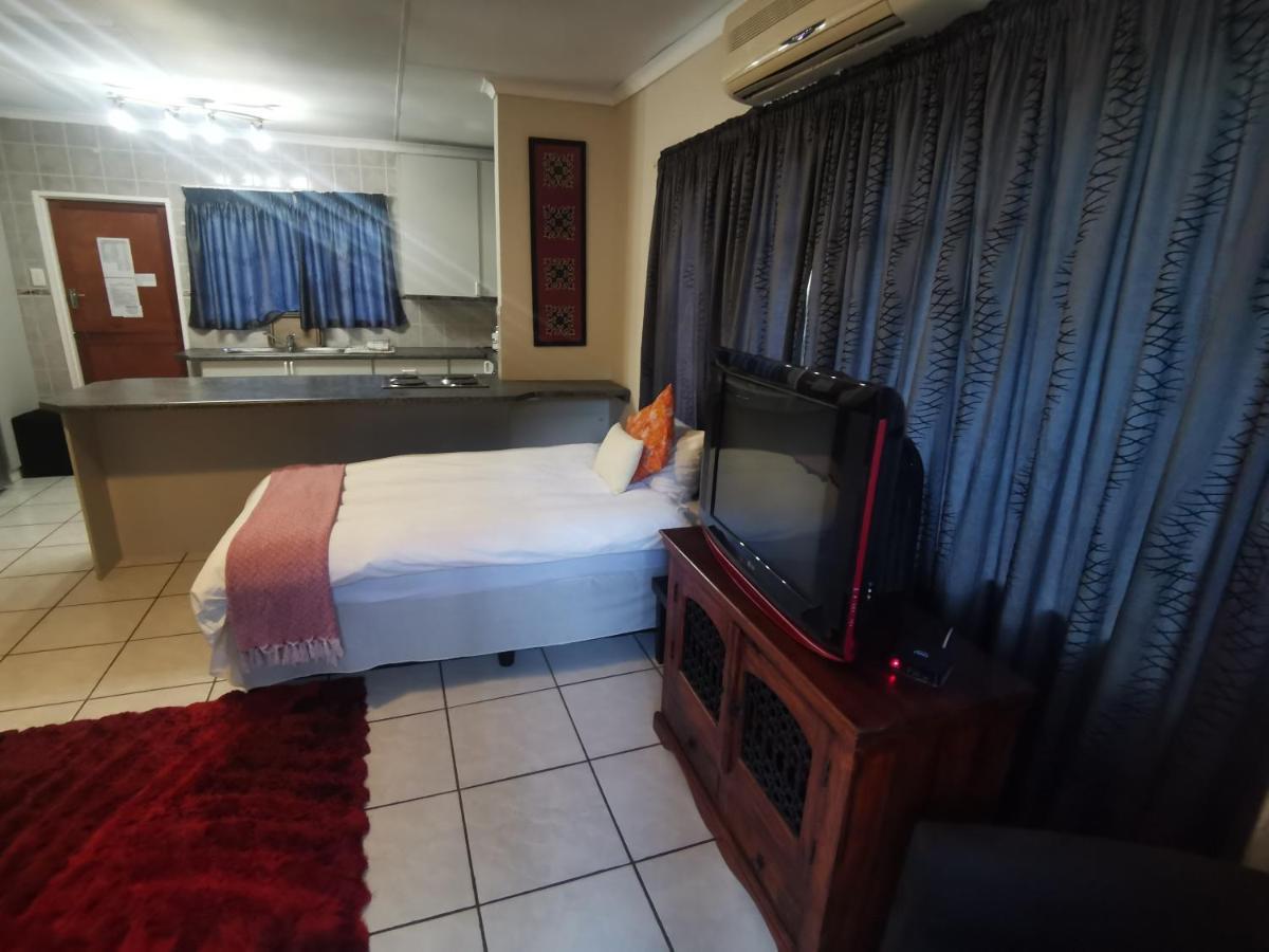 Sun Deck Lodge Hartbeespoort Exterior photo