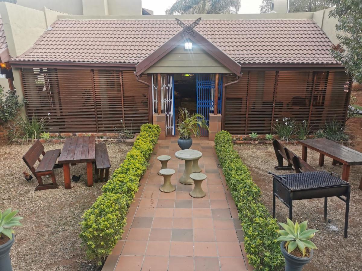 Sun Deck Lodge Hartbeespoort Exterior photo