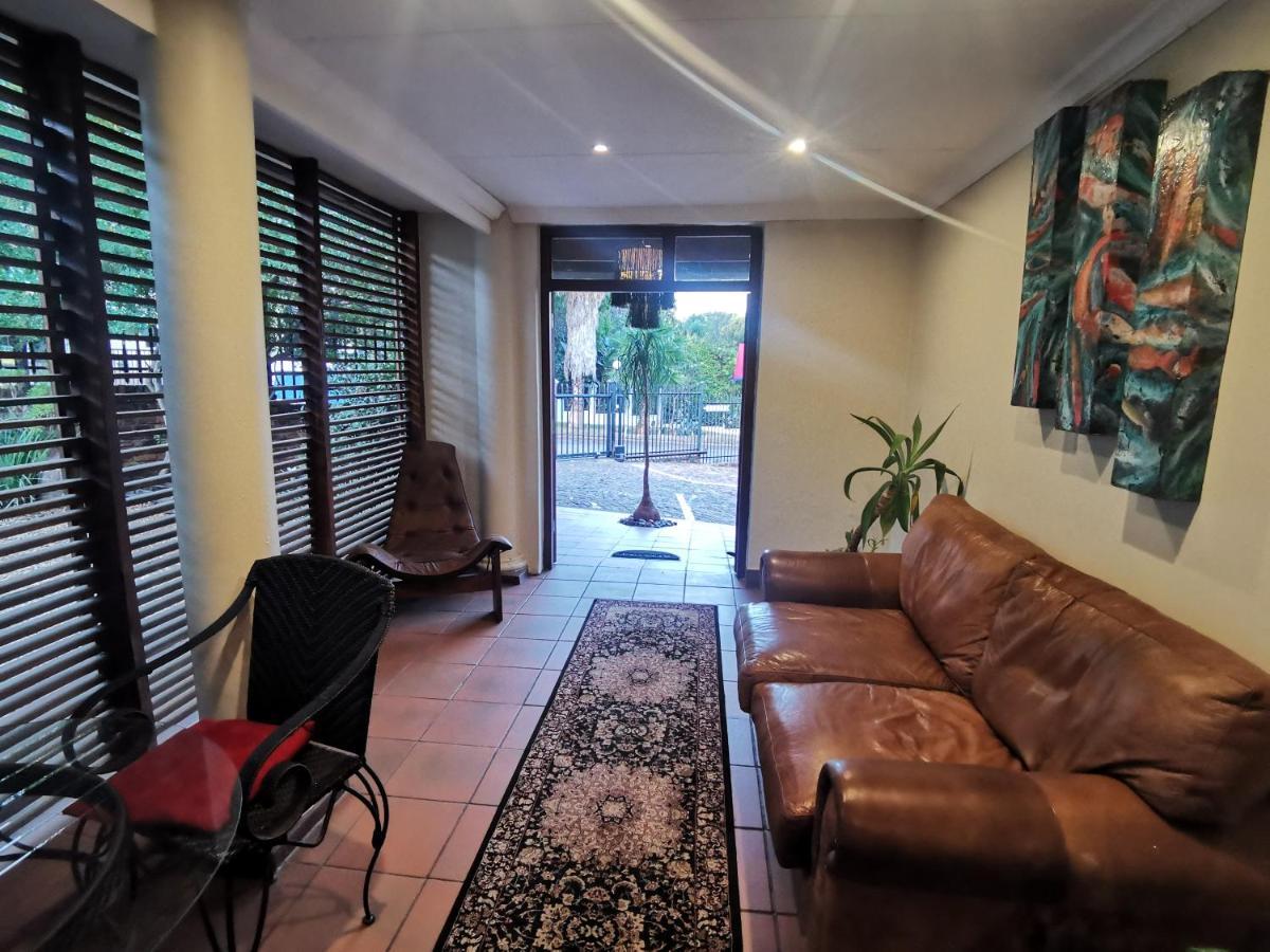 Sun Deck Lodge Hartbeespoort Exterior photo