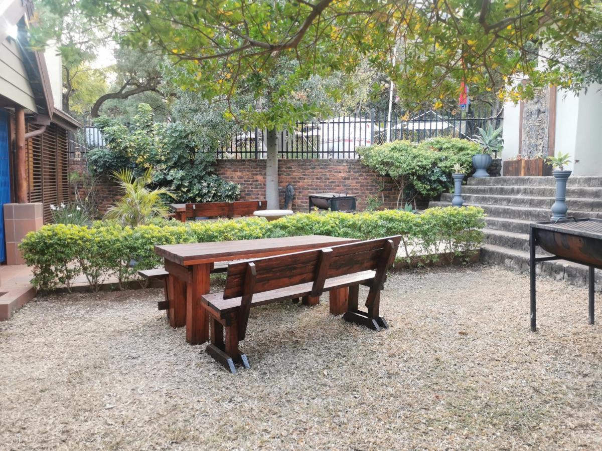 Sun Deck Lodge Hartbeespoort Exterior photo