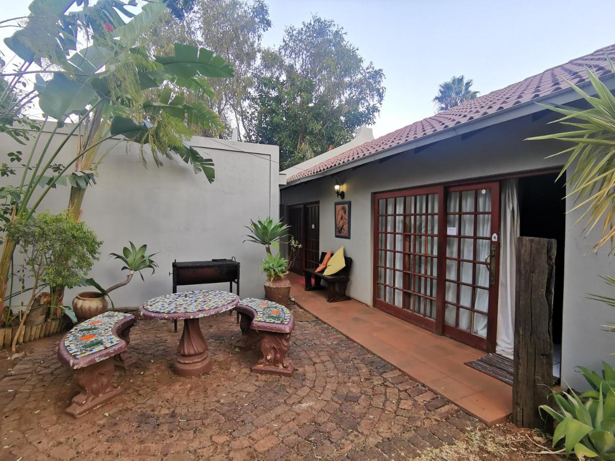 Sun Deck Lodge Hartbeespoort Exterior photo